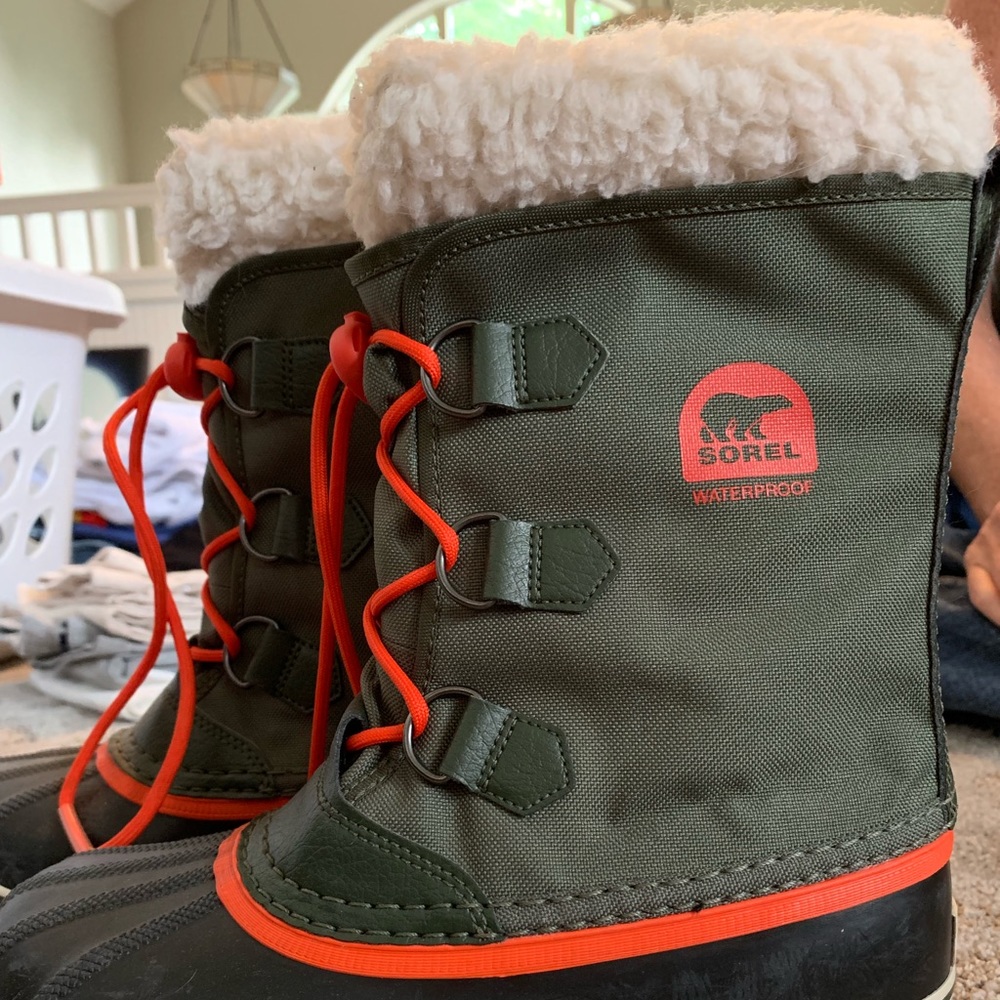 Boys orange and army green sorel boots